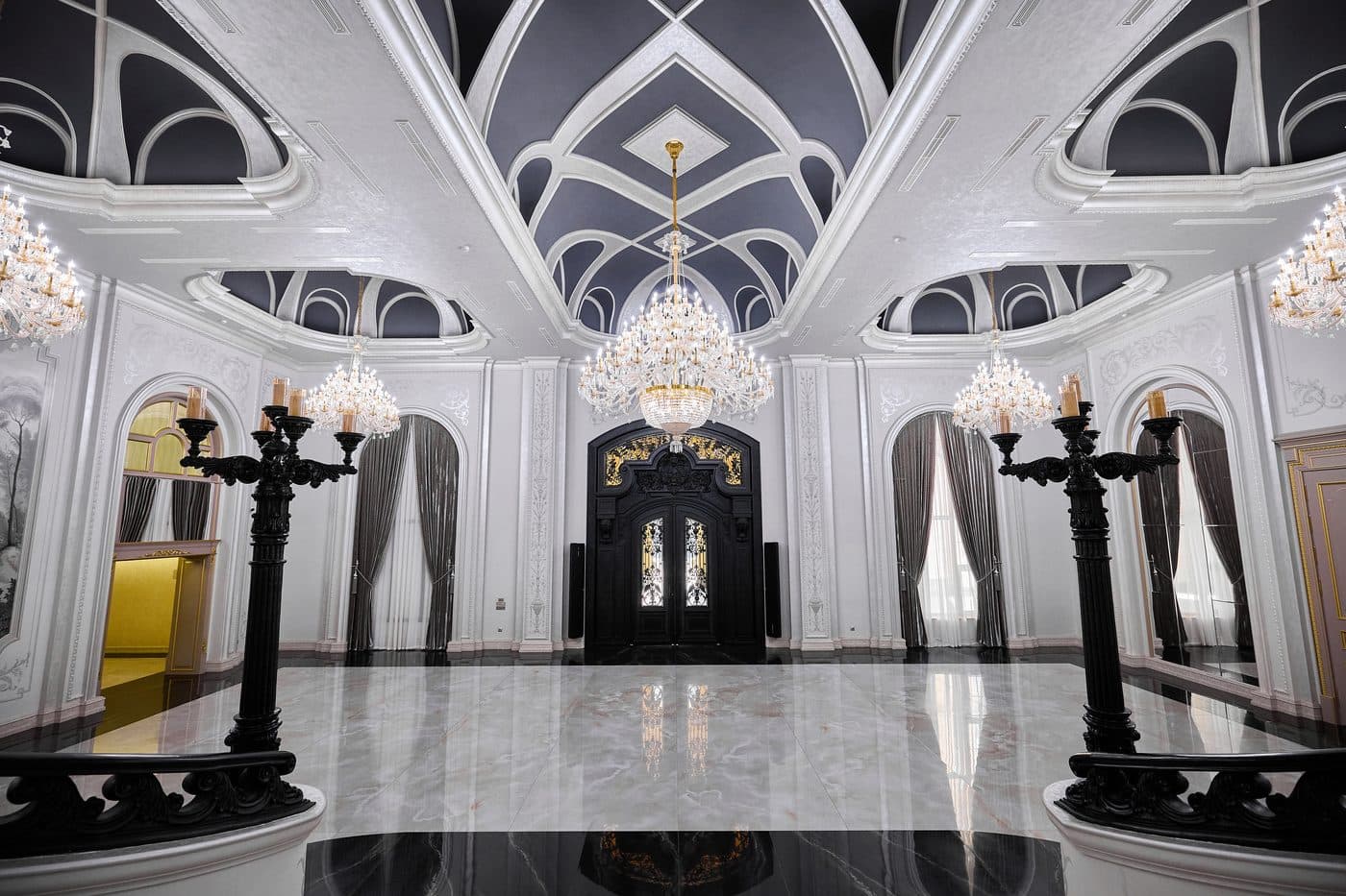 Candelabra columns of the grand hall