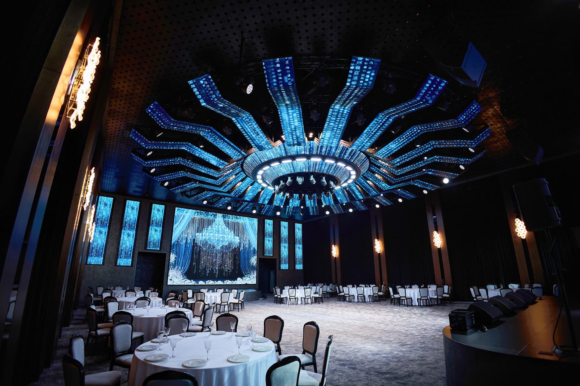 The evening atmosphere of a palace hall by candlelight